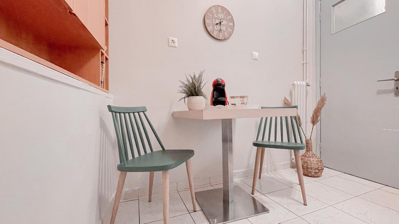 Cute 1Br Apt With Balcony In The Heart Of The City Athén Kültér fotó