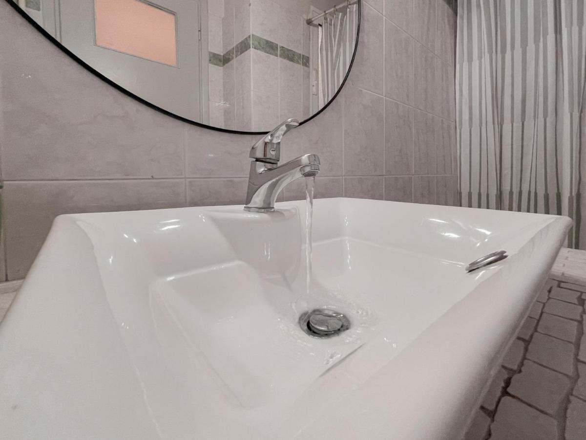 Cute 1Br Apt With Balcony In The Heart Of The City Athén Kültér fotó
